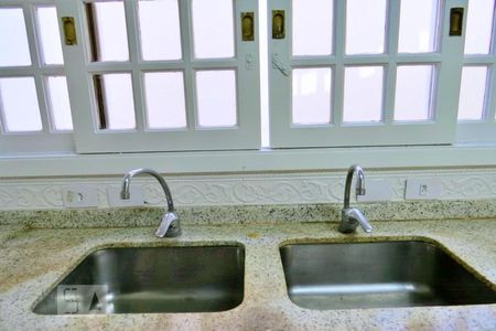 Casa à venda com 438m², 4 quartos e 6 vagasCozinha