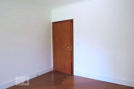 Casa à venda com 438m², 4 quartos e 6 vagasQuarto 2 - Suíte