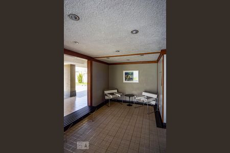 Apartamento à venda com 70m², 2 quartos e 1 vaga Apartamento à venda com 70m², 2 quartos e 1 vagaHall