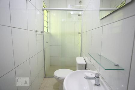 Banheiro de kitnet/studio para alugar com 1 quarto, 28m² em Vila Gomes, São Paulo