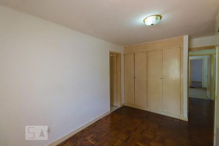 Suíte de casa à venda com 5 quartos, 240m² em Vila Monumento, São Paulo