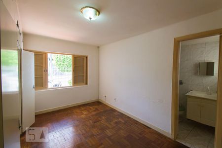 Suíte de casa à venda com 5 quartos, 240m² em Vila Monumento, São Paulo