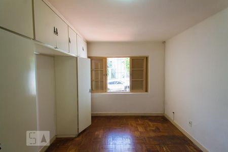 Suíte de casa à venda com 5 quartos, 240m² em Vila Monumento, São Paulo