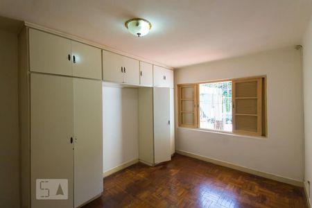 Suíte de casa à venda com 5 quartos, 240m² em Vila Monumento, São Paulo