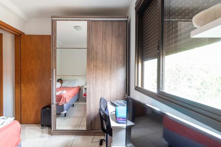 Dormitório de apartamento para alugar com 3 quartos, 80m² em Vila Ipiranga, Porto Alegre