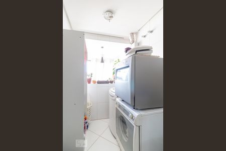 Cozinha e Área de Serviço de apartamento para alugar com 3 quartos, 80m² em Vila Ipiranga, Porto Alegre