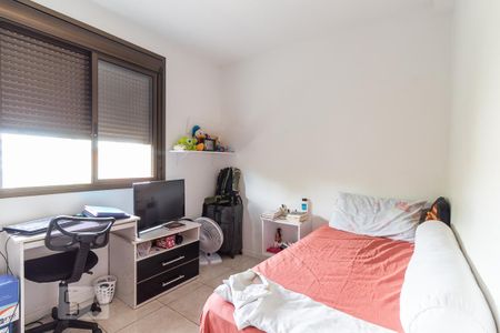 Dormitório de apartamento para alugar com 3 quartos, 80m² em Vila Ipiranga, Porto Alegre