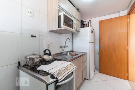 Cozinha e Área de Serviço de apartamento para alugar com 3 quartos, 80m² em Vila Ipiranga, Porto Alegre