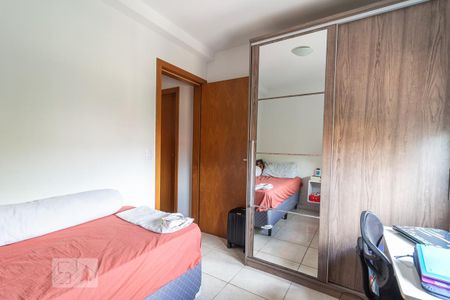 Dormitório de apartamento para alugar com 3 quartos, 80m² em Vila Ipiranga, Porto Alegre