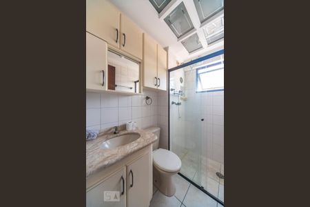 Banheiro  de apartamento à venda com 2 quartos, 65m² em Vila Vilma, Santo André