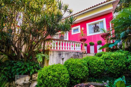 Casa de condomínio à venda com 493m², 3 quartos e 8 vagasFachada