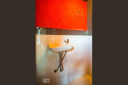 Casa de condomínio à venda com 493m², 3 quartos e 8 vagasBanheiro de Serviço