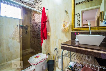 Casa de condomínio à venda com 493m², 3 quartos e 8 vagasBanheiro da Suíte 1