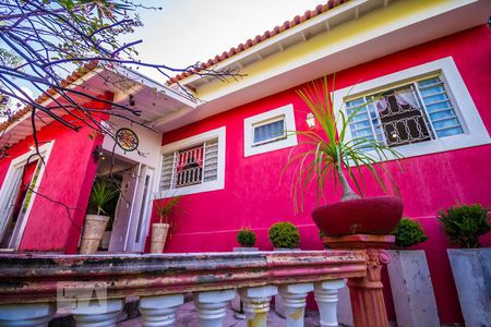 Casa de condomínio à venda com 493m², 3 quartos e 8 vagasFachada