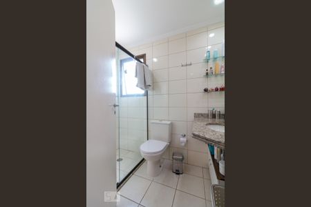 Apartamento à venda com 134m², 4 quartos e 4 vagasBanheiro quarto 2 suíte