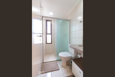 Apartamento à venda com 134m², 4 quartos e 4 vagasBanheiro social