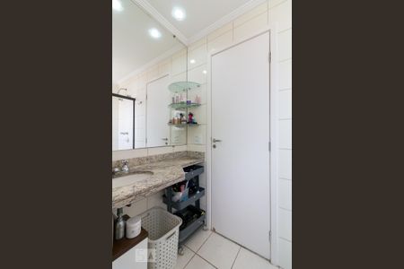 Apartamento à venda com 134m², 4 quartos e 4 vagasBanheiro quarto 2 suíte