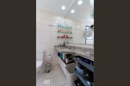 Apartamento à venda com 134m², 4 quartos e 4 vagasBanheiro quarto 2 suíte