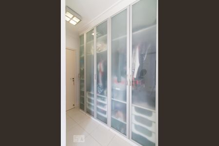 Apartamento à venda com 134m², 4 quartos e 4 vagasQuarto 2 suíte - armários