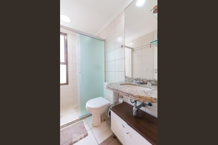 Apartamento à venda com 134m², 4 quartos e 4 vagasBanheiro social