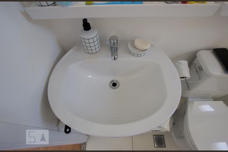 Apartamento para alugar com 47m², 2 quartos e 1 vaga Apartamento para alugar com 47m², 2 quartos e 1 vagaBanheiro