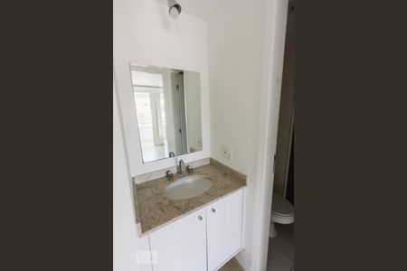 Banheiro de apartamento para alugar com 1 quarto, 42m² em Vila Anglo Brasileira, São Paulo