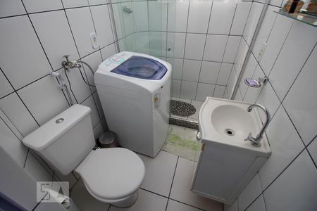 Banheiro Social de kitnet/studio para alugar com 1 quarto, 20m² em Centro, Rio de Janeiro