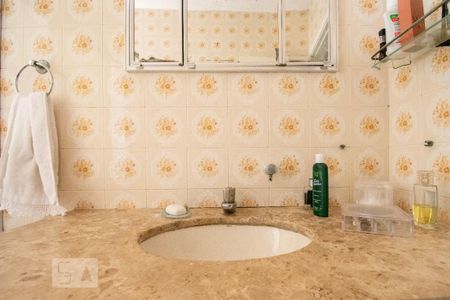 Casa à venda com 102m², 2 quartos e 2 vagasBanheiro