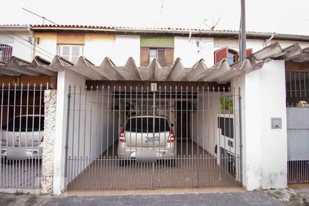 Casa à venda com 102m², 2 quartos e 2 vagasFachada