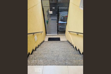 Apartamento para alugar com 42m², 1 quarto e sem vagaEscada