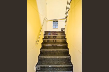 Apartamento para alugar com 42m², 1 quarto e sem vagaEscada