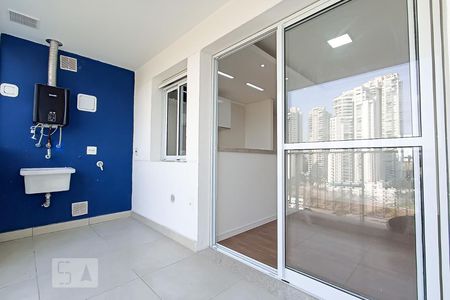 Varanda e área de serviço de apartamento para alugar com 1 quarto, 53m² em Alphaville Empresarial, Barueri