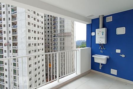 Varanda e área de serviço de apartamento para alugar com 1 quarto, 53m² em Alphaville Empresarial, Barueri