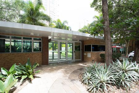 Apartamento para alugar com 270m², 3 quartos e 4 vagasFachada e portaria