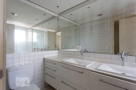 Apartamento para alugar com 270m², 3 quartos e 4 vagasBanheiro da Suíte 1
