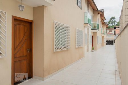 Casa à venda com 100m², 3 quartos e 2 vagasCorredor de entrada