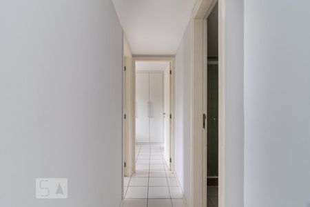 Corredor de apartamento para alugar com 2 quartos, 70m² em Recreio dos Bandeirantes, Rio de Janeiro