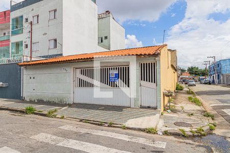 Casa à venda com 190m², 2 quartos e 2 vagasFachada