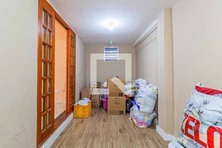 Casa à venda com 190m², 2 quartos e 2 vagasEscritório