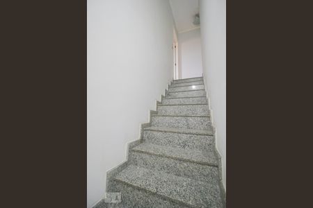 Escada de casa à venda com 2 quartos, 96m² em Jardim Bela Vista, Guarulhos