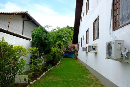Casa à venda com 500m², 3 quartos e 2 vagasÁrea externa - corredor lateral