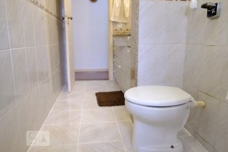 Casa à venda com 500m², 3 quartos e 2 vagasBanheiro social