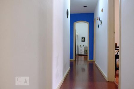 Casa à venda com 500m², 3 quartos e 2 vagasCorredor