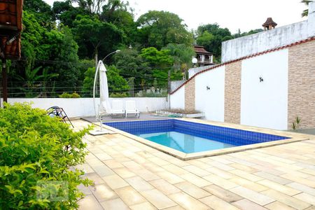 Casa à venda com 500m², 3 quartos e 2 vagasÁrea externa - piscina
