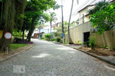 Casa à venda com 500m², 3 quartos e 2 vagasÁrea comum - entrada do condomínio