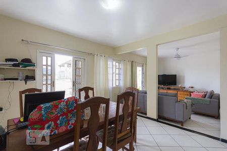 Casa à venda com 240m², 3 quartos e 3 vagas Casa à venda com 240m², 3 quartos e 3 vagasSala de Jantar