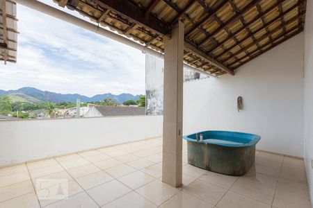 Casa à venda com 240m², 3 quartos e 3 vagas Casa à venda com 240m², 3 quartos e 3 vagasÁrea Externa