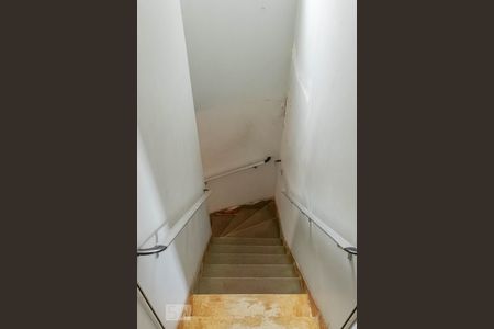 Casa à venda com 220m², 3 quartos e 3 vagasEscada