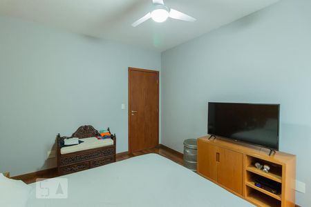 Suíte de casa à venda com 3 quartos, 226m² em Parque Colonial, São Paulo