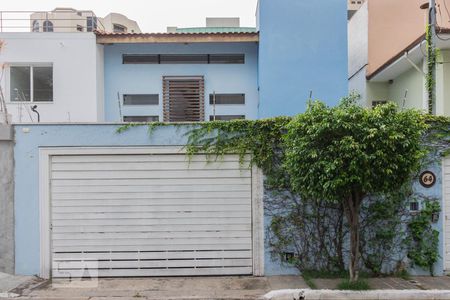 Casa à venda com 226m², 3 quartos e 2 vagasFachada